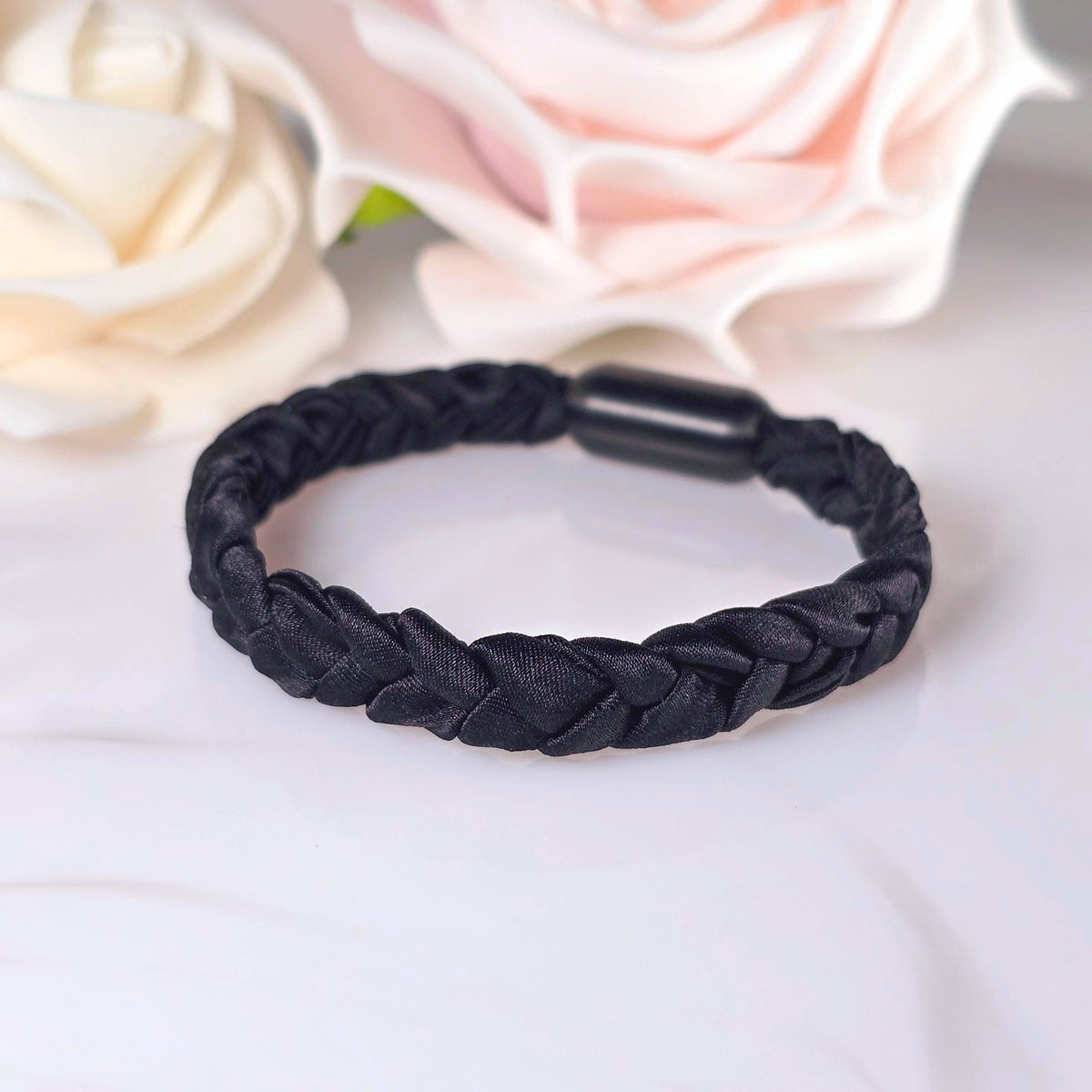 Armband in Schwarz aus echter Seide | Silk Pure